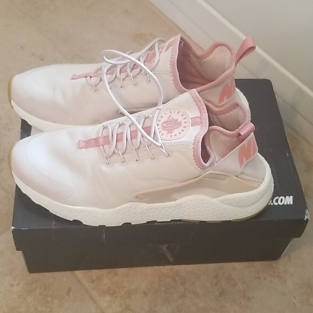 Women’s Nike Huaraches